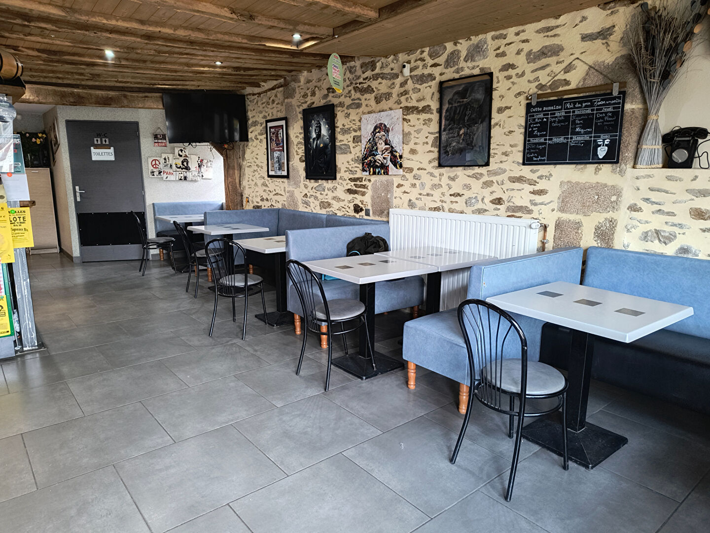 Property with dining area featuring stone walls and modern furnishings in Haute-Vienne, Nouvelle-Aquitaine, 87370.