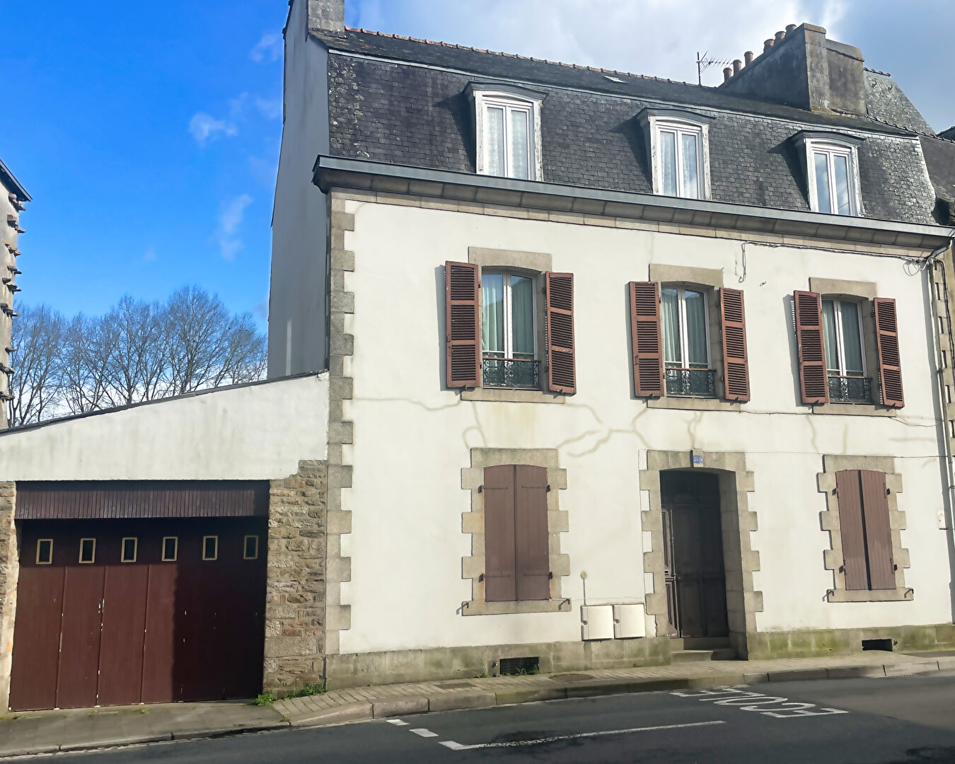 FINISTÈRE: Quimperlé. Maison de maître de caractère sur 3 niveaux avec possibilité de chambres d'hôtes.