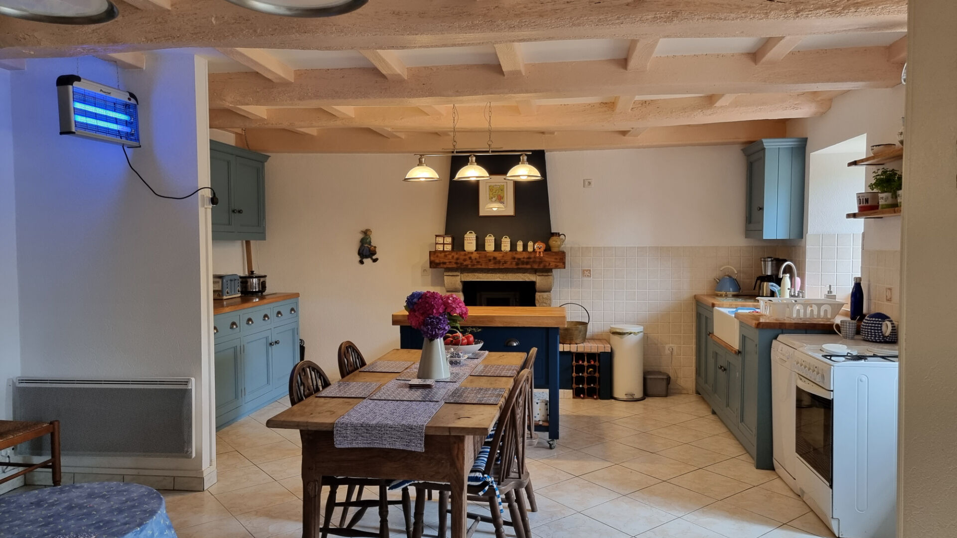 Photo CÔTES-D'ARMOR, près d'Uzel, Charmante Maison en Pierre de 4 Chambres avec Dépendances dans la Tranquille Campagne Bretonne image 4/6