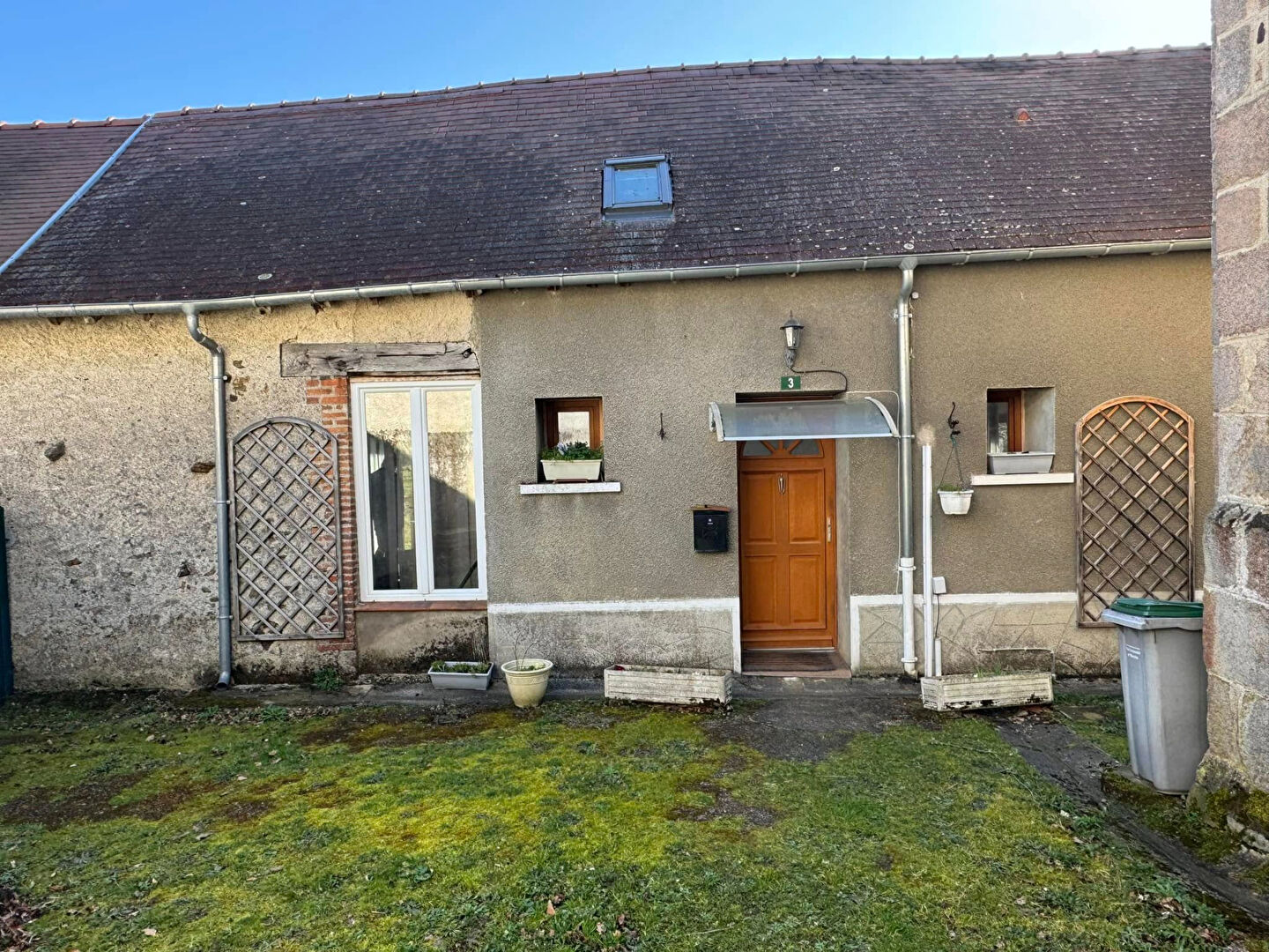 Photo HAUTE VIENNE - Belle petite maison en pierre au bord de l'eau image 2/6