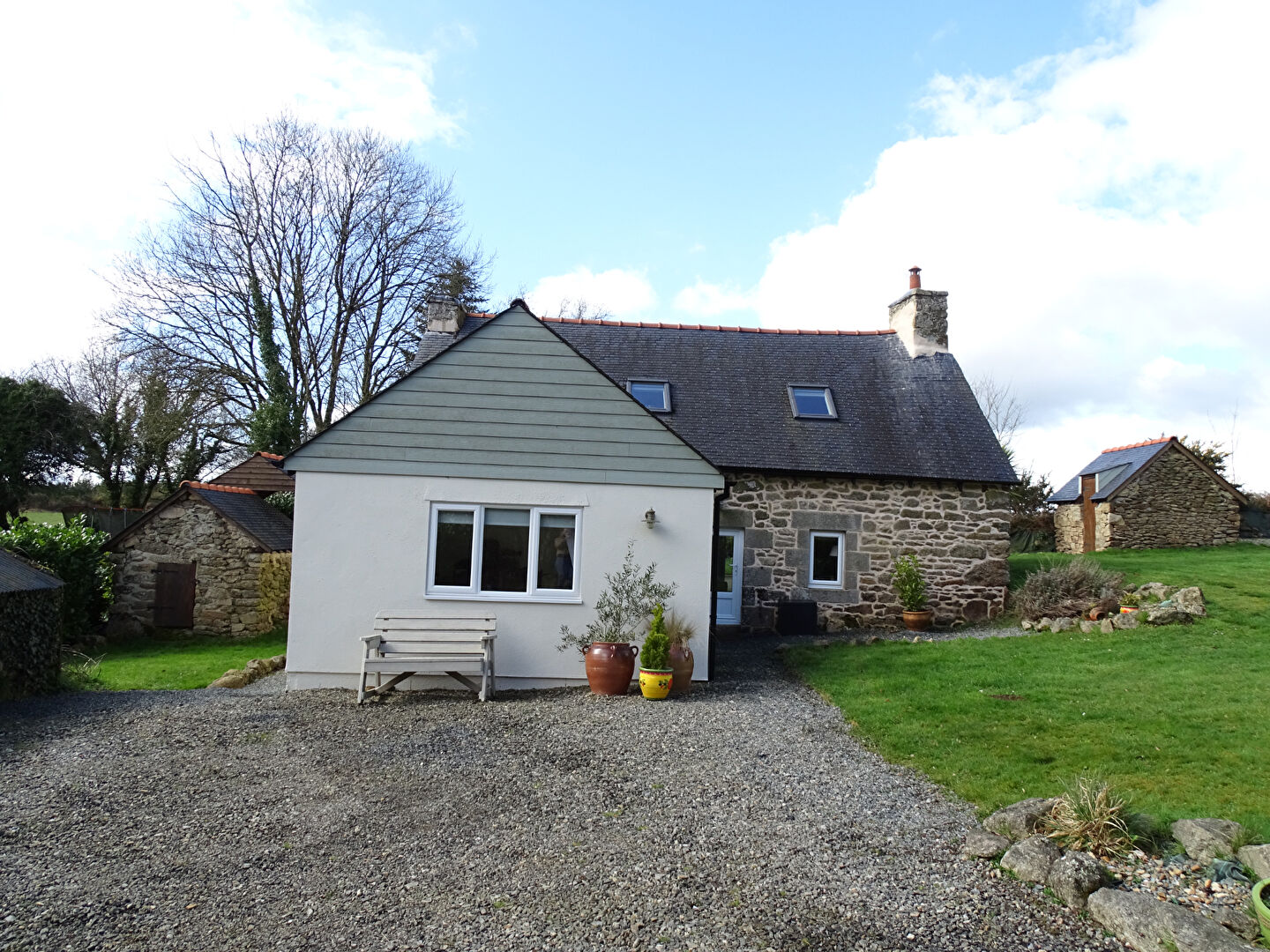 COTES D'ARMOR Bourbriac, une maison indépendante de 2 chambres avec un garage indépendant et 2343m2 de terrain