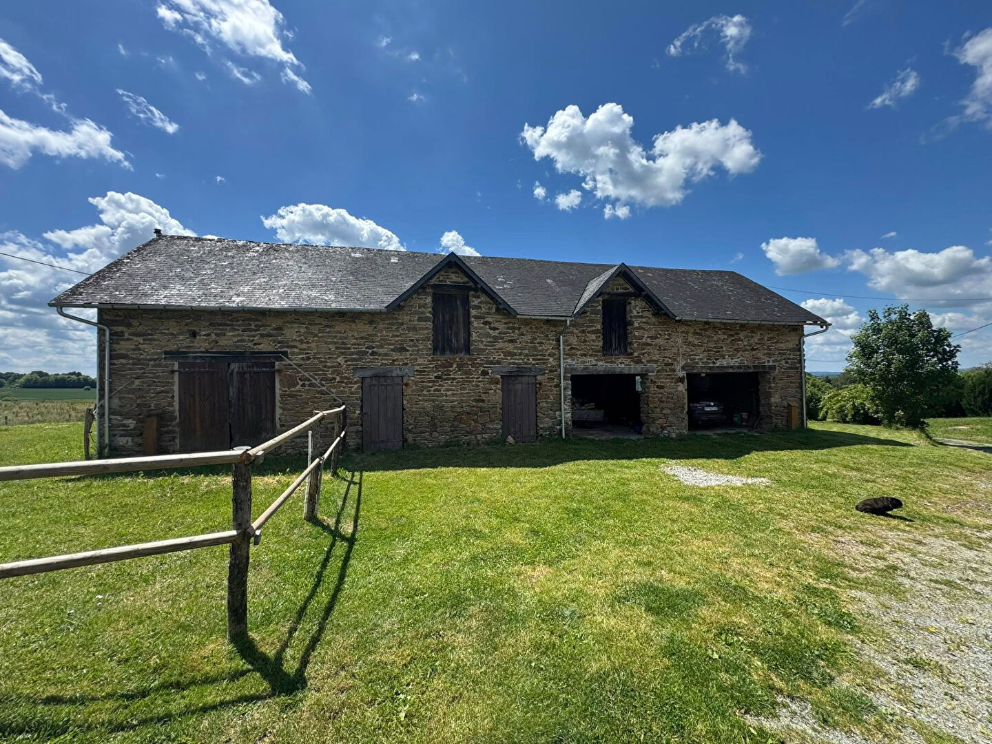 Photo CORREZE - Belle ferme au sommet d'une colline avec une vue imprenable et 2,7 hectares de terrain attenant. image 6/6