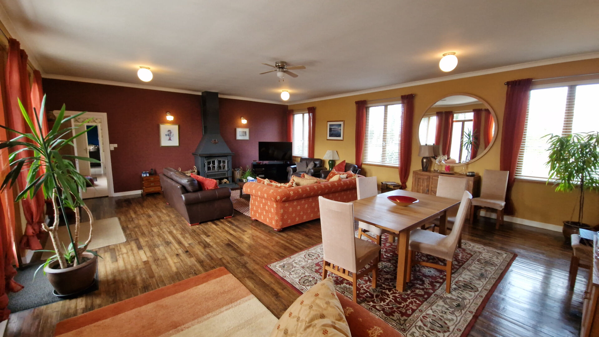 Photo MORBIHAN Maison rénovée de plain-pied , 4 chambres, longue allée, beau jardin, sur terrain 10000 m2 image 5/6