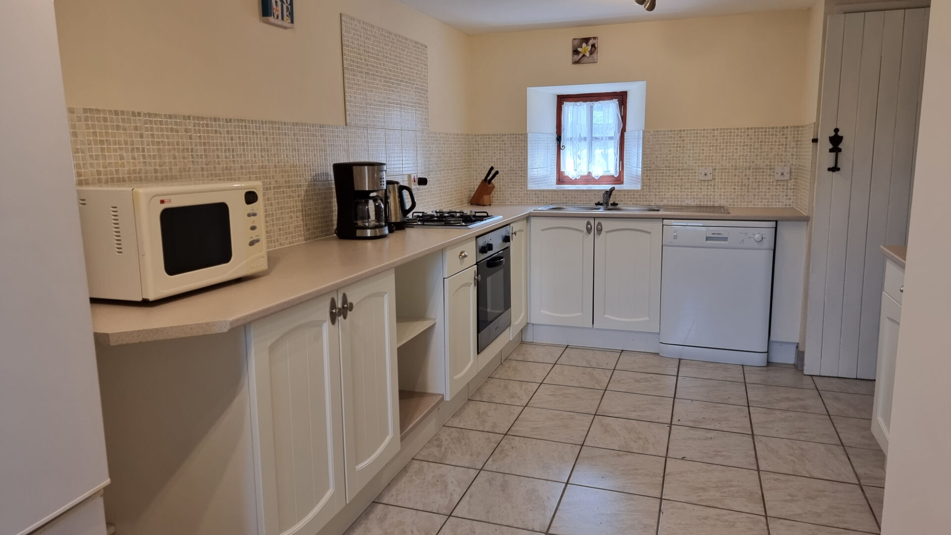 Photo COTES D'ARMOR, Proche Guerledan, Complexe De 5 Maisons, Un Appartement, Petit Camping Et Piscine image 3/6