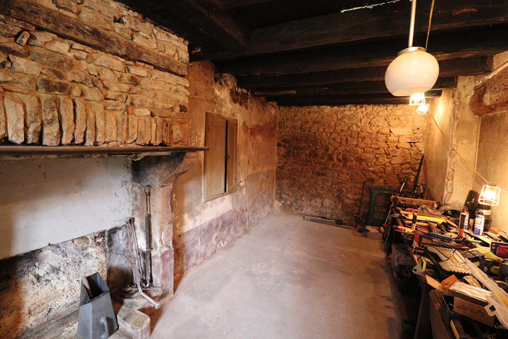 Photo HAUTE VIENNE - Proche BELLAC - Maison en pierre à rénover, grange attenante et jardin de 701m2. image 6/6