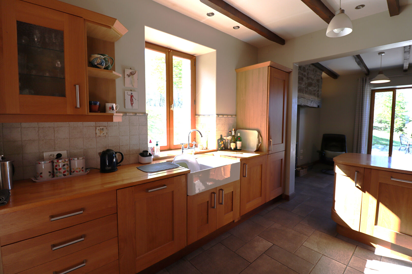 Photo CORREZE. MADRANGES. Jolie maison de 4 chambres avec un superbe gîte de 2 chambres, une grange, 2 garages et un terrain de 11 051m2. image 3/6