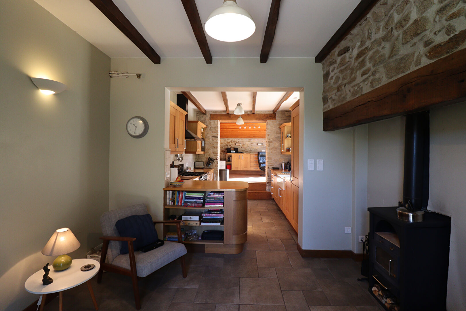 Photo CORREZE. MADRANGES. Jolie maison de 4 chambres avec un superbe gîte de 2 chambres, une grange, 2 garages et un terrain de 11 051m2. image 5/6