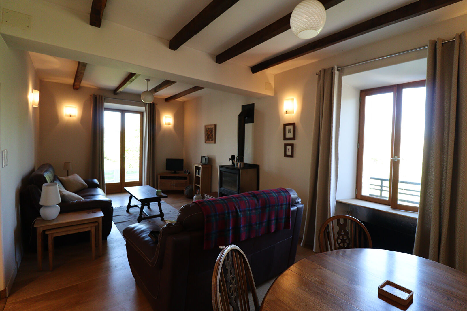 Photo CORREZE. MADRANGES. Jolie maison de 4 chambres avec un superbe gîte de 2 chambres, une grange, 2 garages et un terrain de 11 051m2. image 6/6