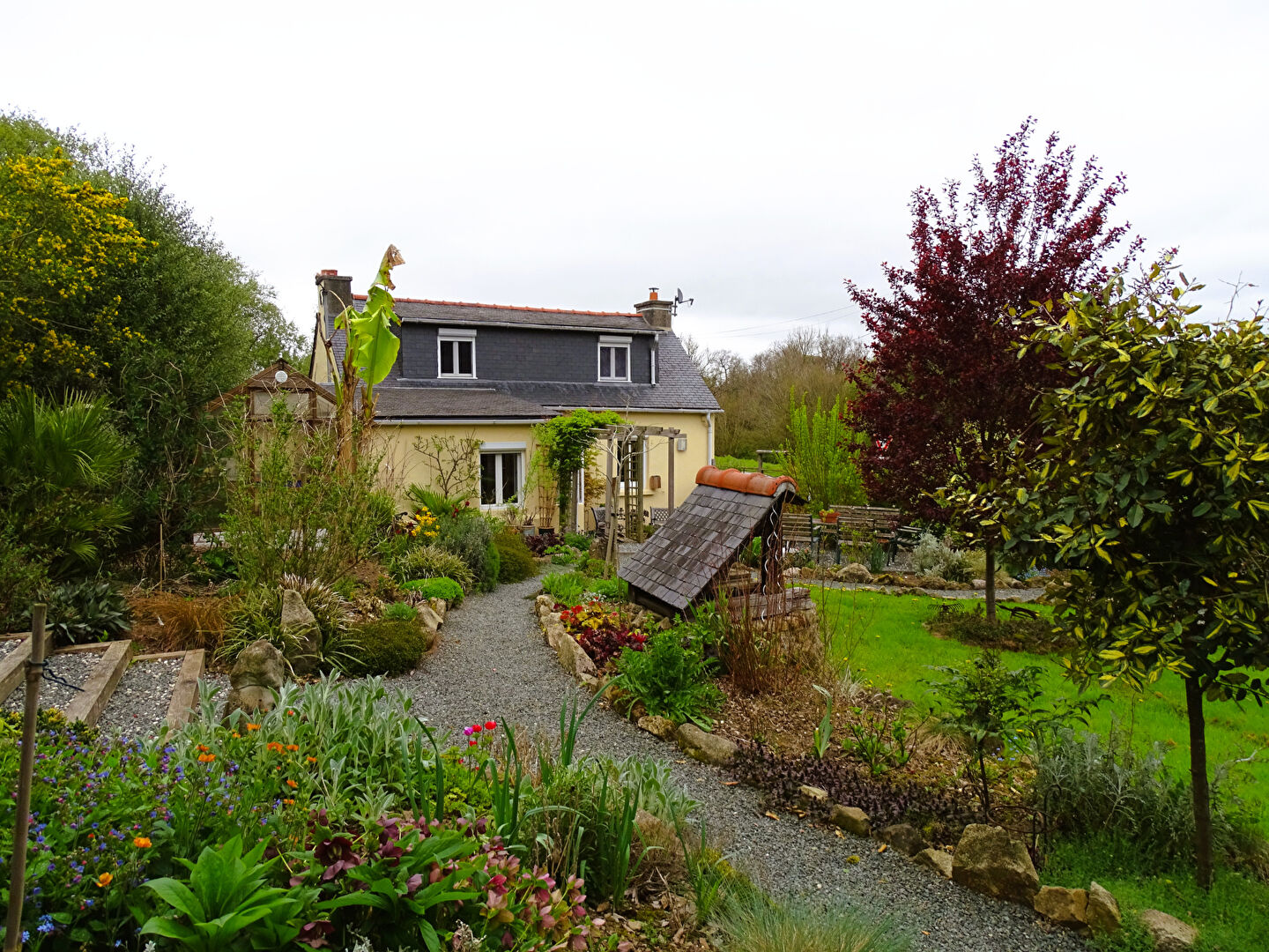 COTES D'ARMOR Nr Carnoët, un magnifique cottage, 3 chambres à coucher avec de beaux jardins