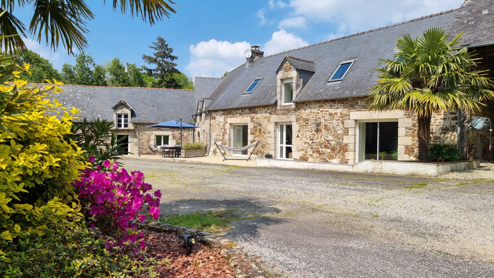 MORBIHAN, Kergrist, Charmante longère de 4 chambres dans un cadre champêtre paisible avec dépendances