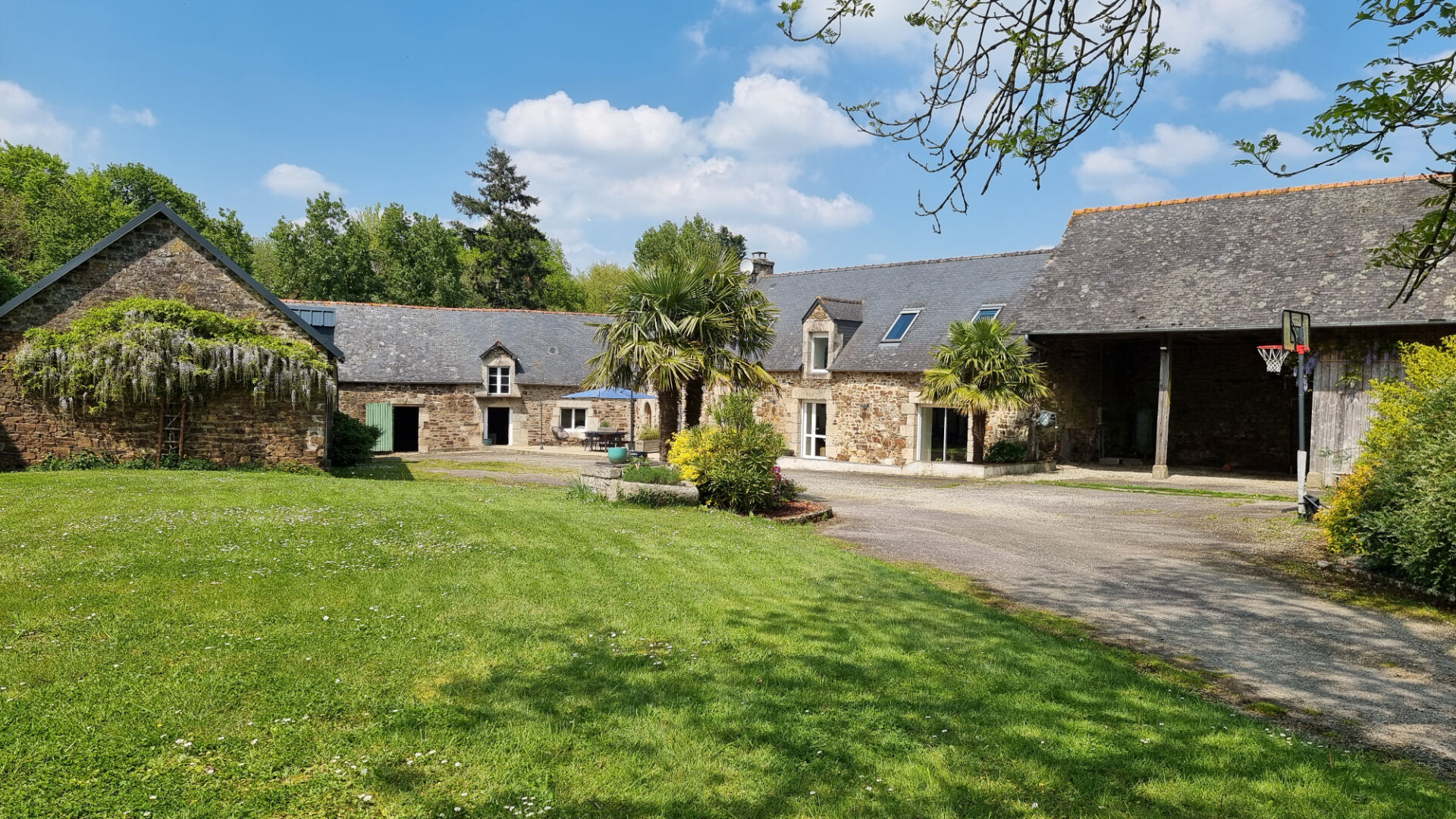 Photo MORBIHAN, Kergrist, Charmante longère de 4 chambres dans un cadre champêtre paisible avec dépendances image 2/6