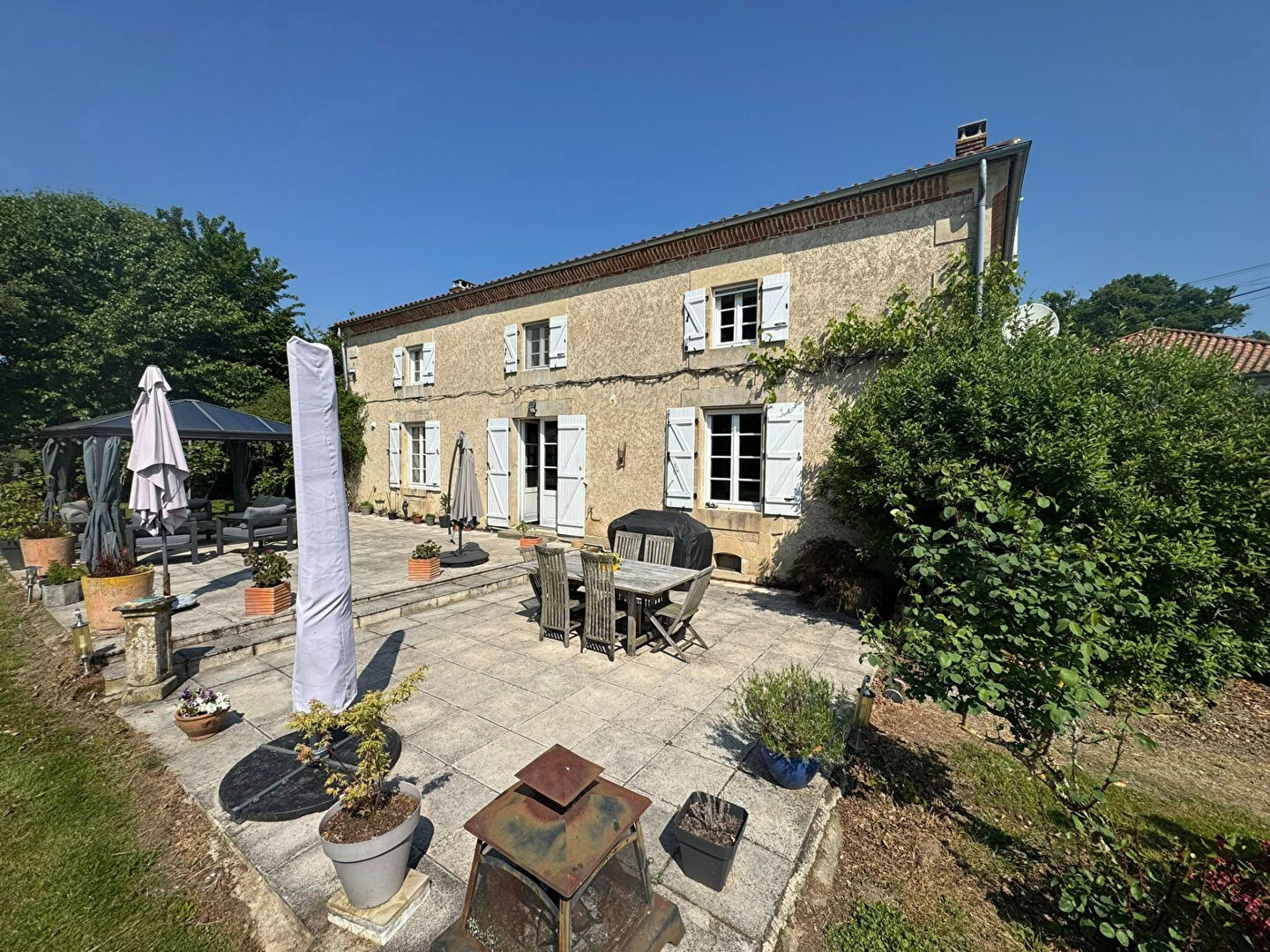 HAUTE-VIENNE Maison de campagne avec 4.06 hectares de terrain