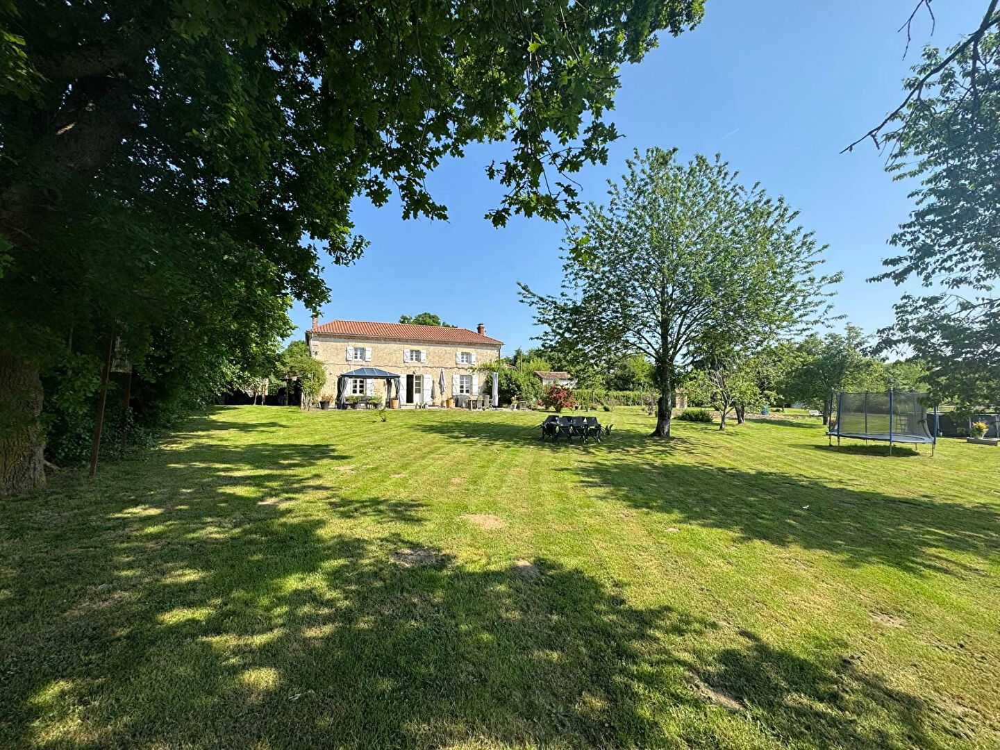 Photo HAUTE-VIENNE Maison de campagne avec 4.06 hectares de terrain image 2/6