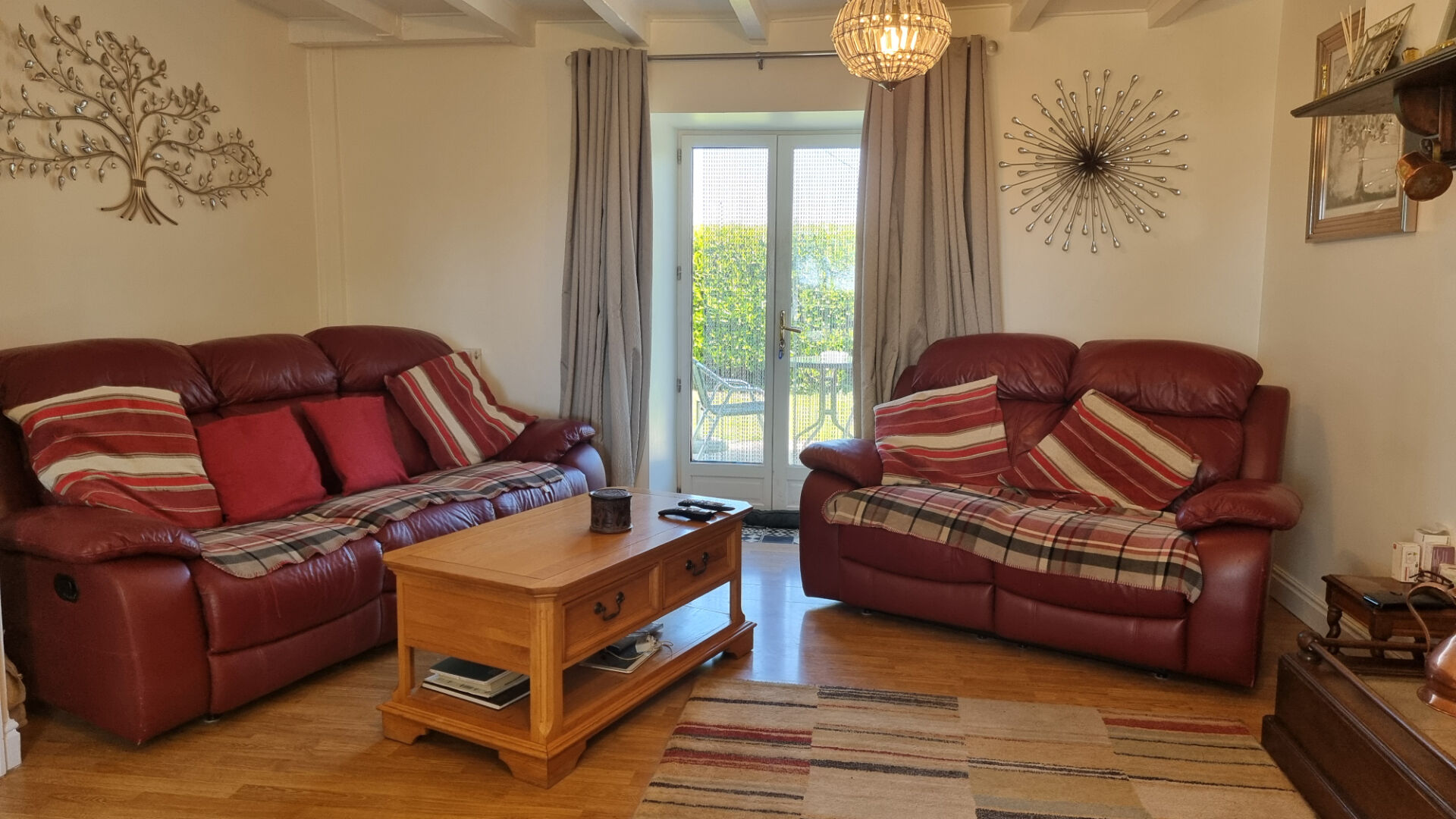 Photo COTES D'ARMOR , Belle longère en pierre divisée en trois habitations, studio et camping - Potentiel de revenus image 2/6