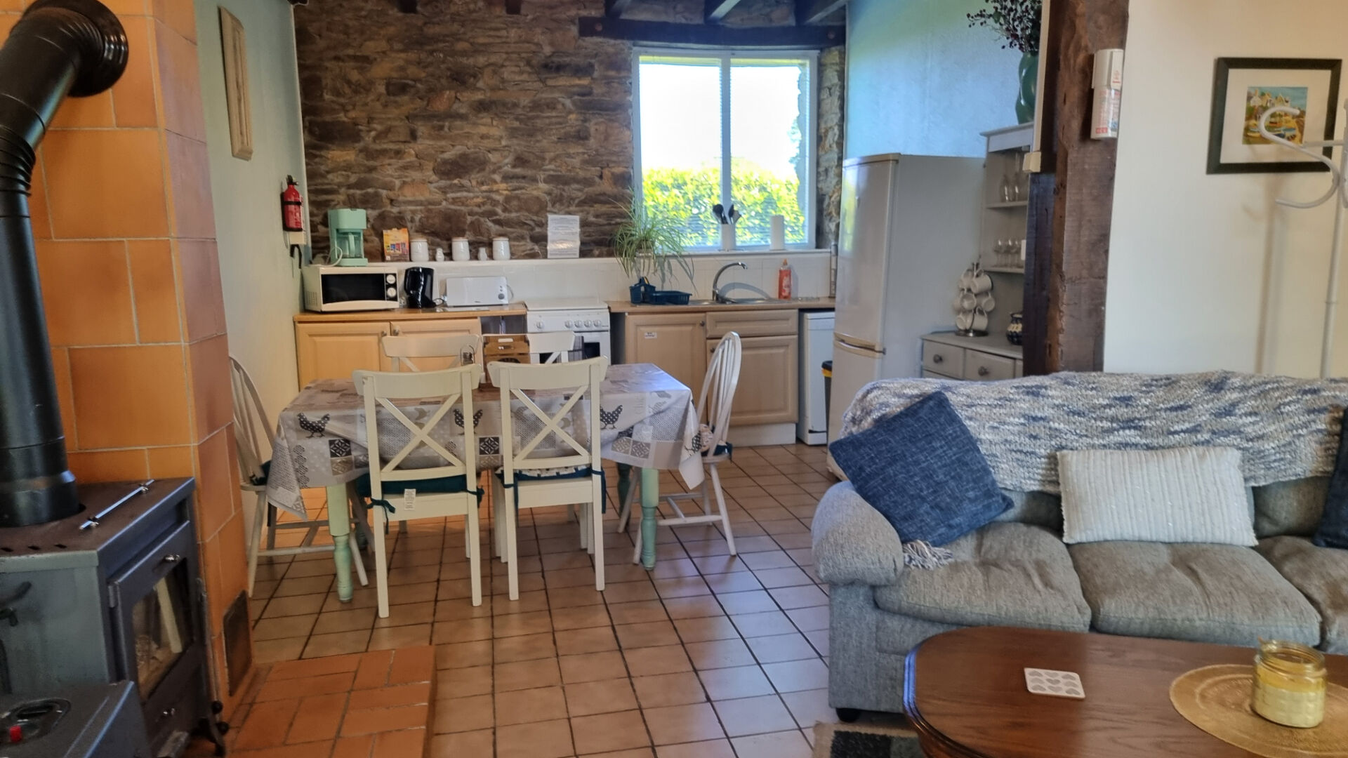 Photo COTES D'ARMOR , Belle longère en pierre divisée en trois habitations, studio et camping - Potentiel de revenus image 6/6