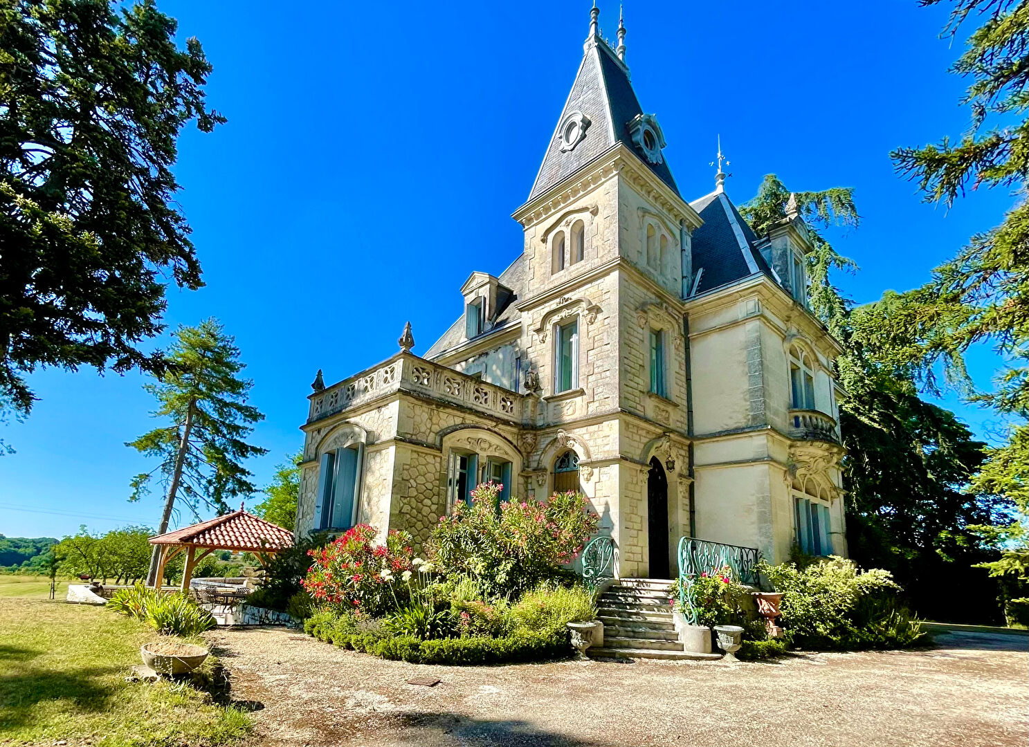Property in Lot-et-Garonne, Nouvelle-Aquitaine, featuring elegant architecture and landscaped gardens.