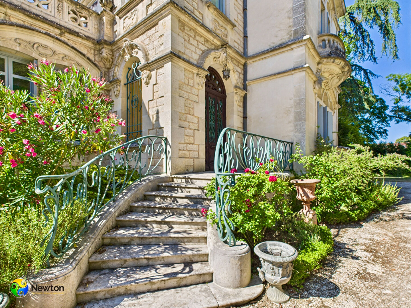Photo LOT ET-GARONNE- Laroque Timbaut -Demeure de prestige 400 m2 avec dépendance. image 2/6