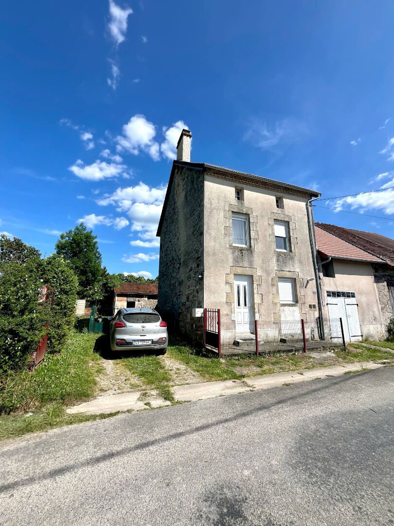 Haute-Vienne - Charmante Maison avec un Agencement Spacieux et Dépendances Polyvalentes