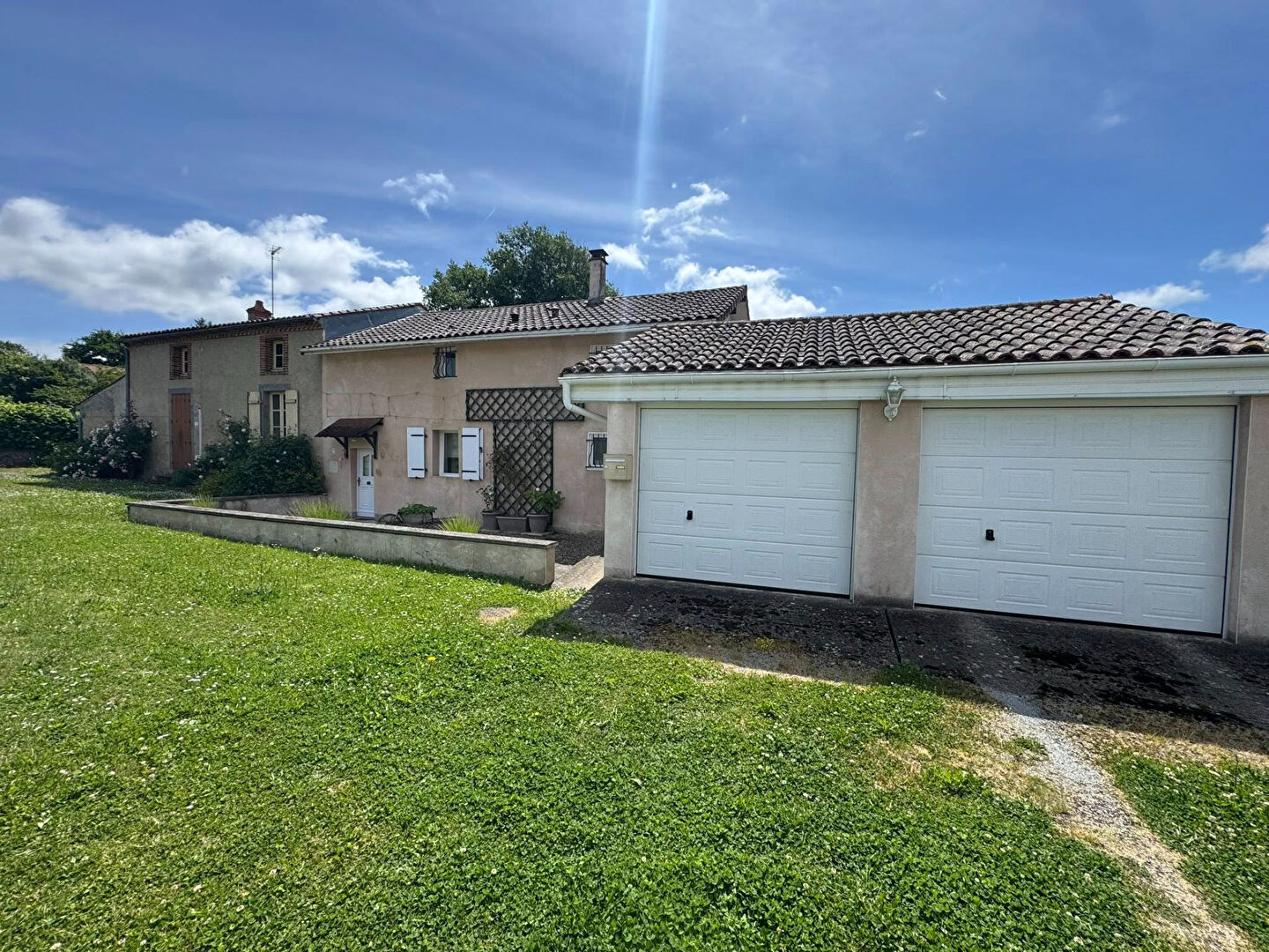 Photo HAUTE VIENNE - Propriété magnifiquement présentée, avec un deuxième maison à rénover et un jardin de 4373 m². image 2/6