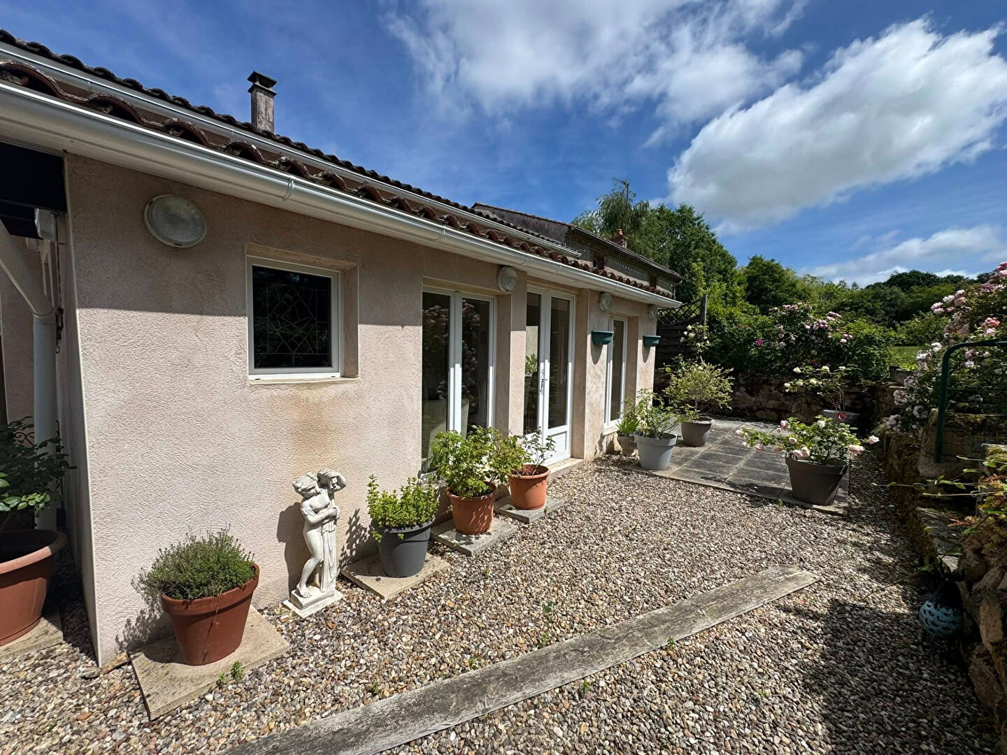 Photo HAUTE VIENNE - Propriété magnifiquement présentée, avec un deuxième maison à rénover et un jardin de 4373 m². image 3/6