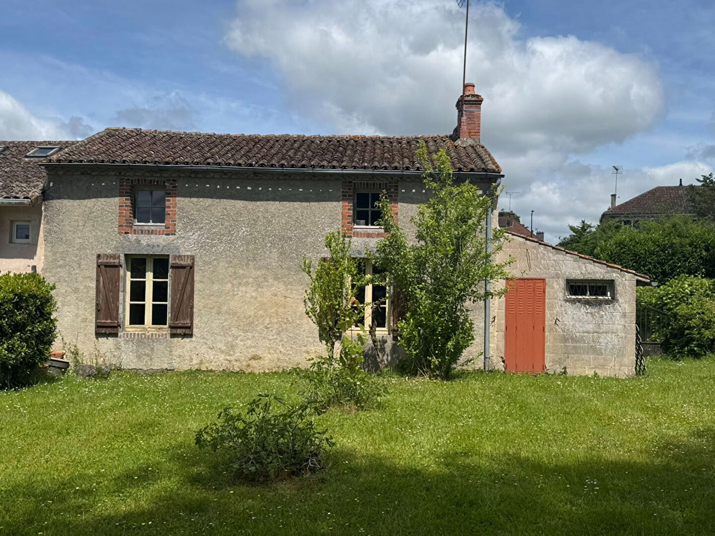 Photo HAUTE VIENNE - Propriété magnifiquement présentée, avec un deuxième maison à rénover et un jardin de 4373 m². image 4/6