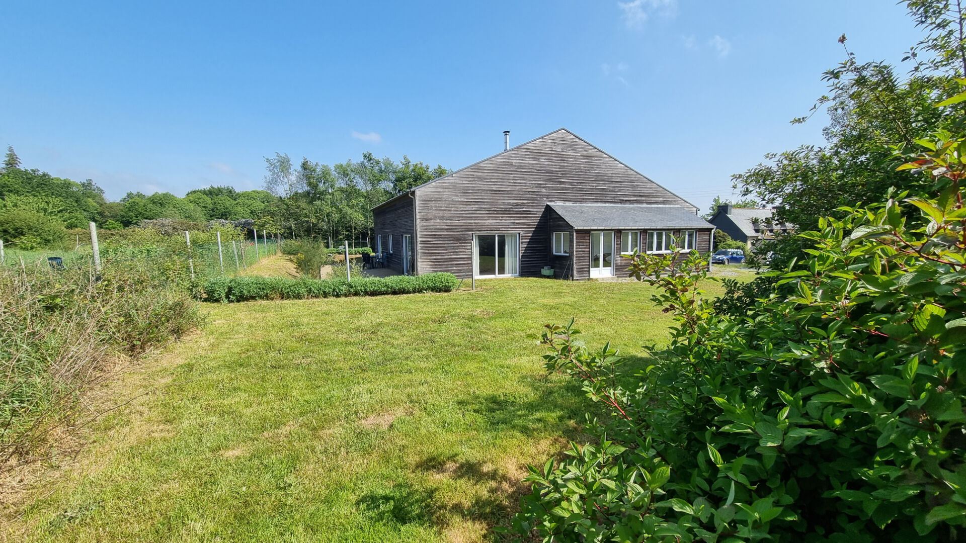 CÔTES D'ARMOR  Maison de plain-pied de 2014, , 4 chambres, dans un environnement calme à proximité de Plemet et de l'accès N164.