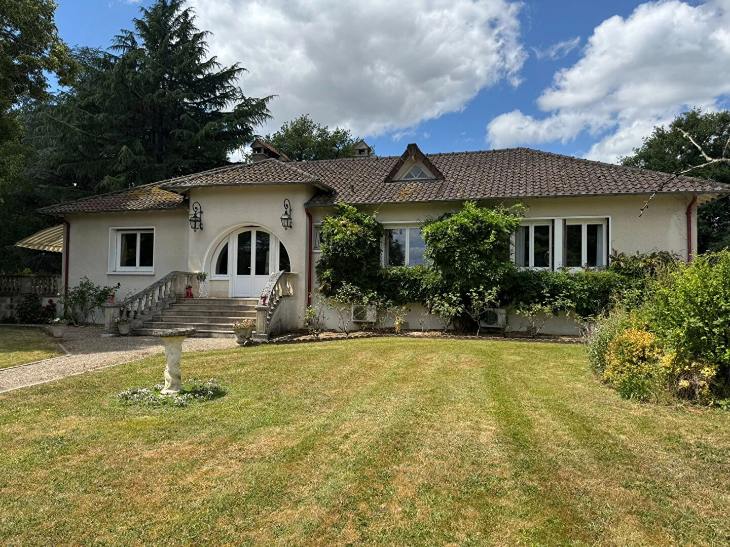 Photo HAUTE VIENNE - Magnifique propriété avec 4 chambres, une piscine et plus d'un hectare de terrain. image 3/6