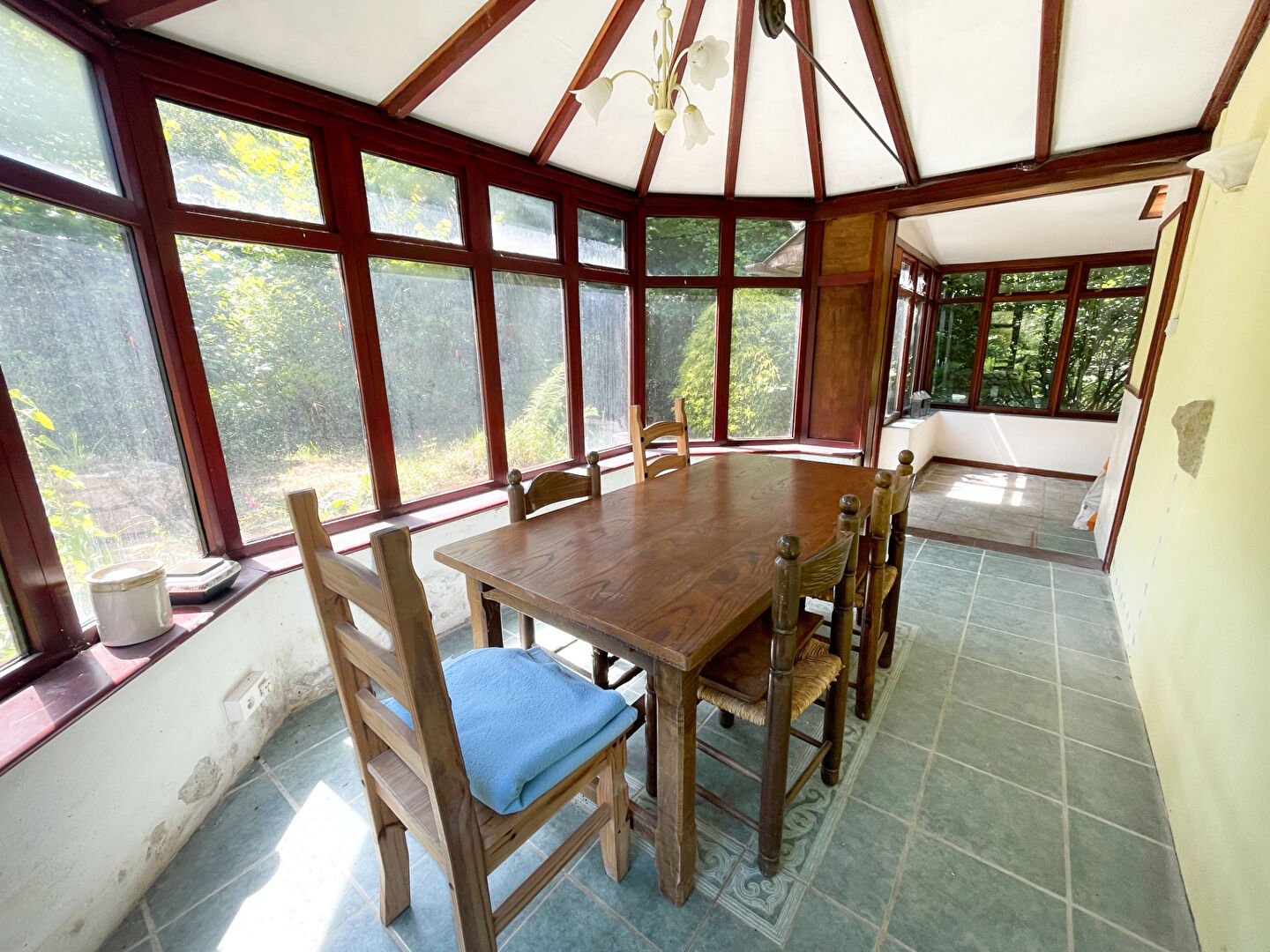 Photo CÔTES D'ARMOR: Plourac'h. Longère en pierre de 4 chambres, gîte, 4,5 ha de terrain et étang de loisirs. image 6/6