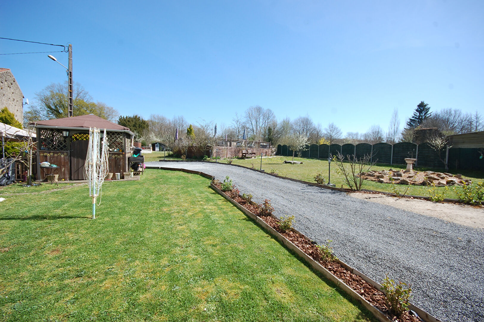 Photo HAUTE VIENNE - Charmante Maison Meublée avec 5 Chambres, Jardin et Piscine ? À Seulement 10 Minutes de Magnac-Laval image 3/6