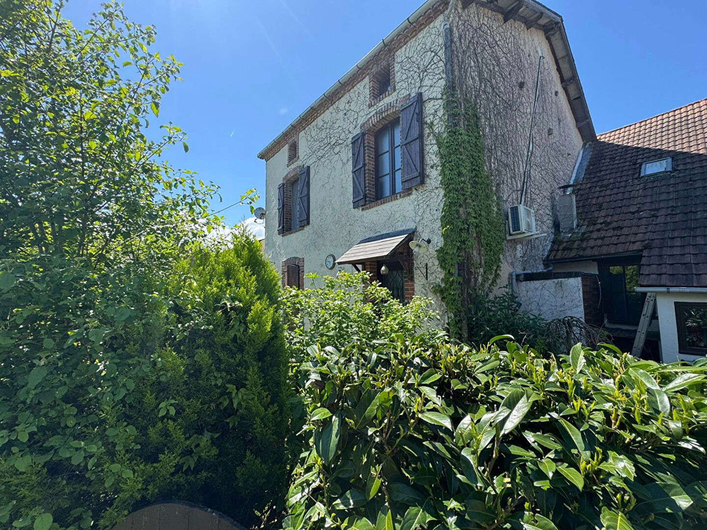 Photo HAUTE VIENNE - Charmante Maison Meublée avec 5 Chambres, Jardin et Piscine ? À Seulement 10 Minutes de Magnac-Laval image 5/6