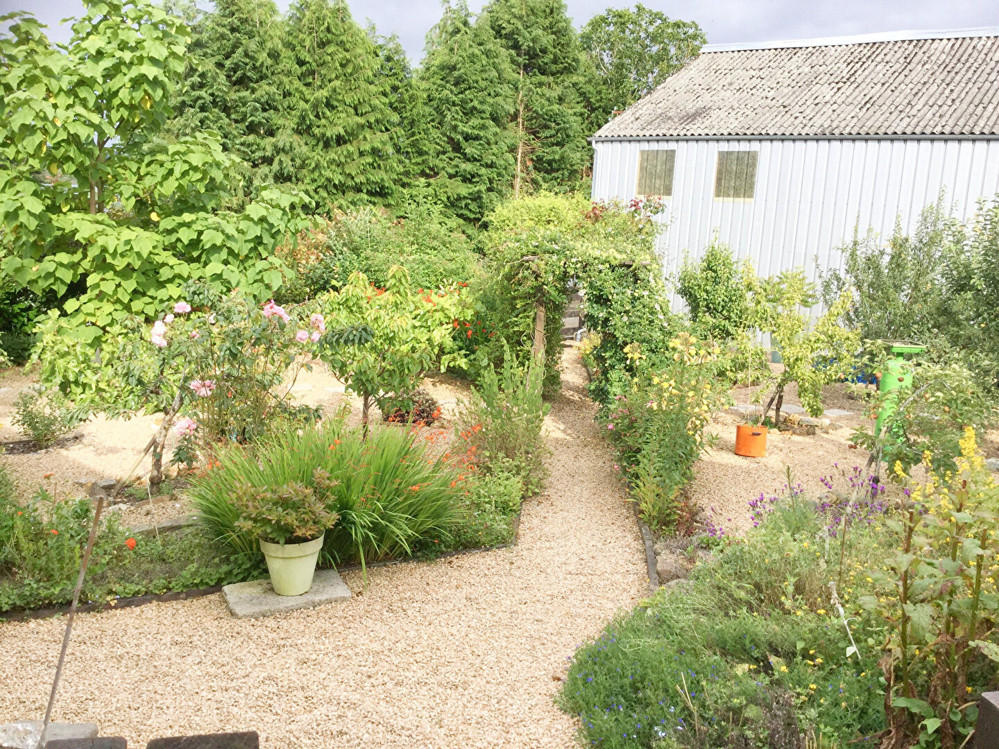 Photo FINISTÈRE: Proche Huelgoat. Superbe maison rénovée avec 3 chambres, grand hangar et jardin image 4/6