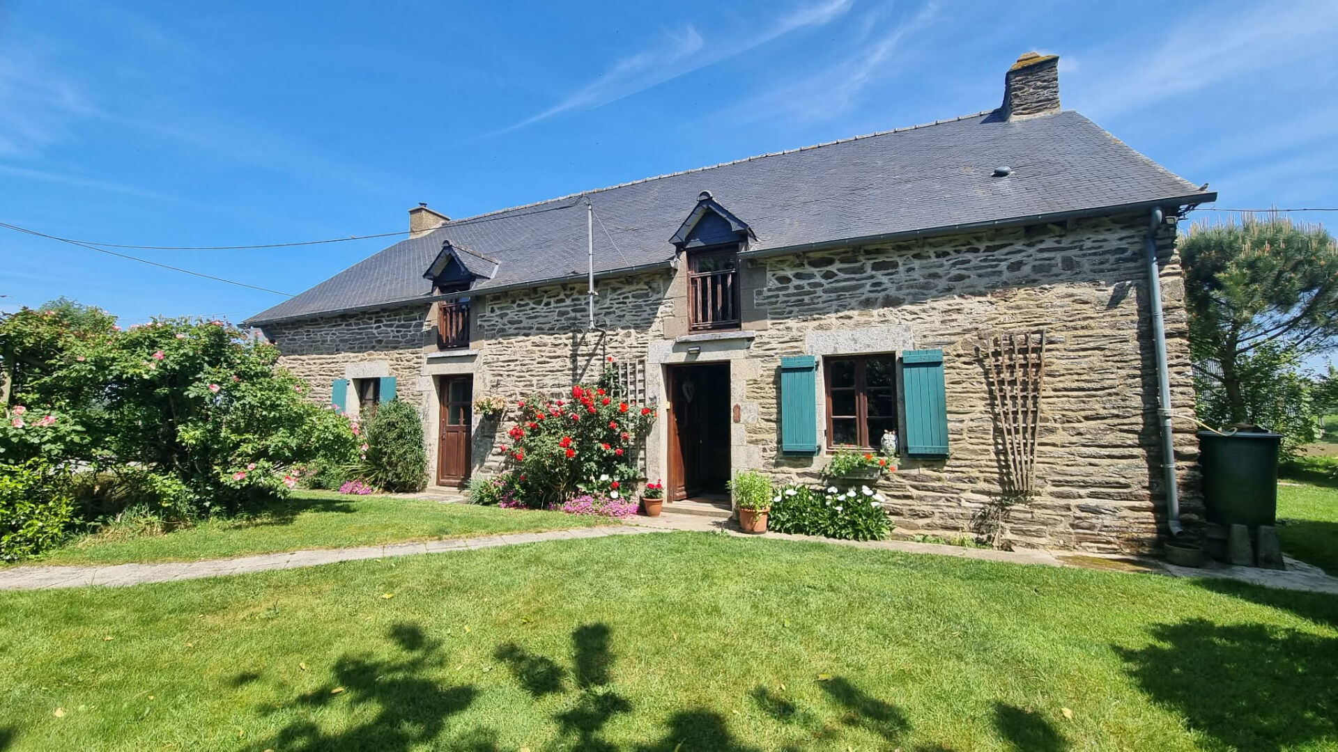 Charming property in Côtes-d'Armor with stone façade, garden, and four bedrooms in Brittany.
