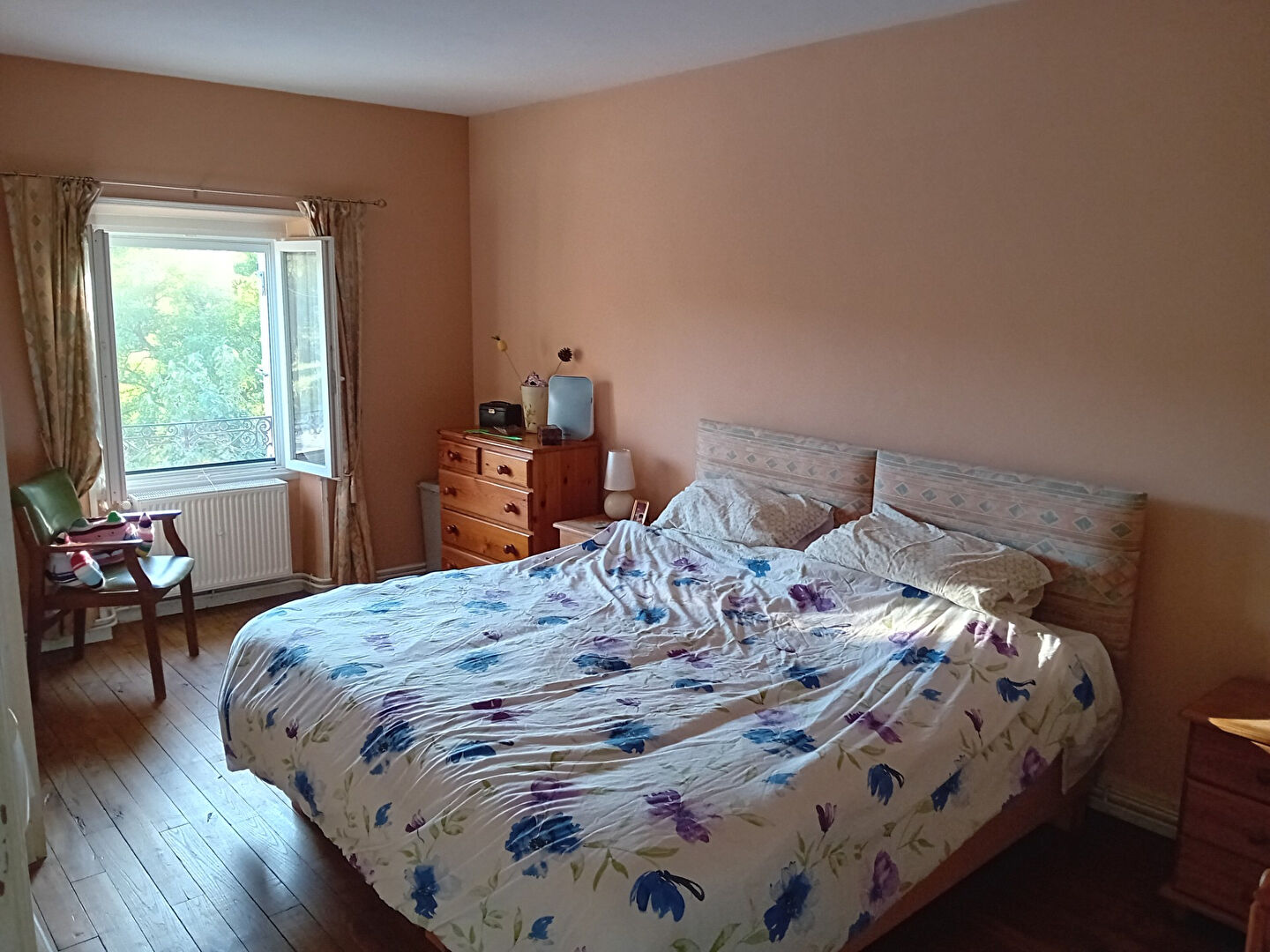 Spacious bedroom in property located in Creuse, Nouvelle-Aquitaine, featuring a large bed and natural light from a window.
