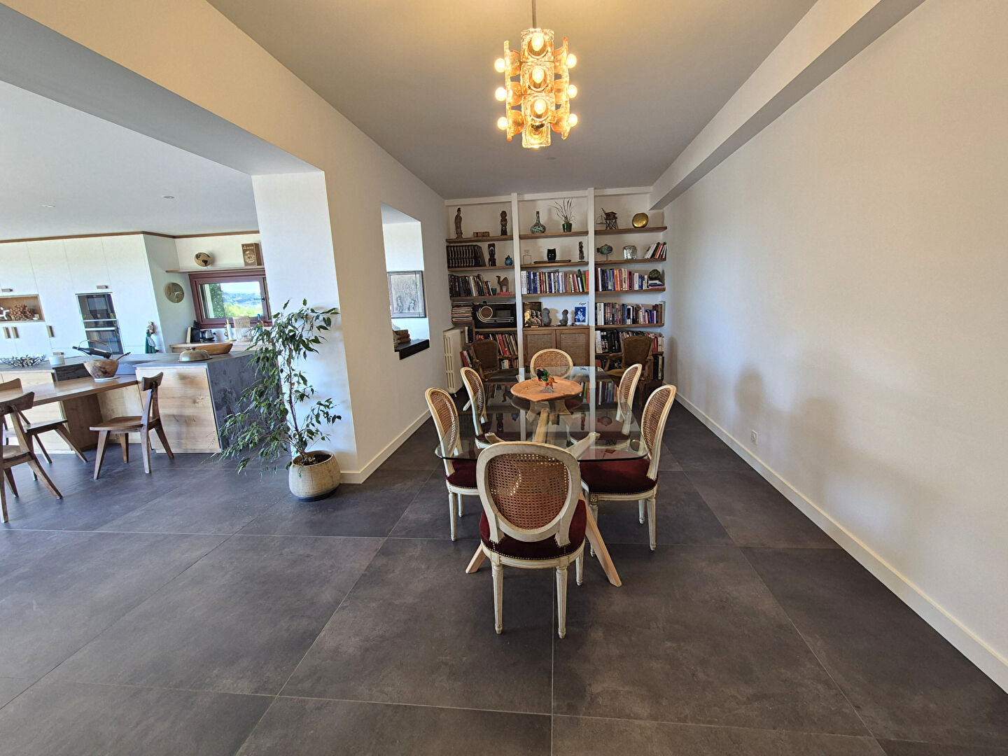 Photo CORREZE. BRIVE-LA-GAILLARDE. Maison exceptionnelle de 6 chambres avec garage, appartement en rez-de-jardin, piscine en pierre et jardins de 3 853 m². image 6/6