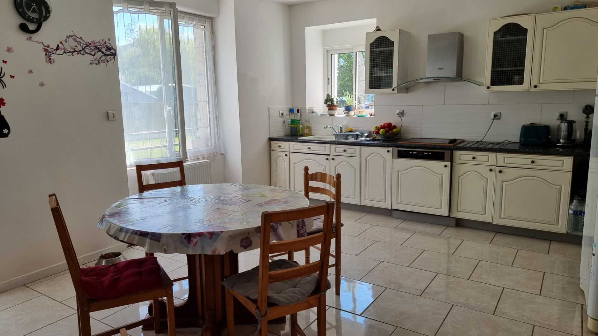 Photo MORBIHAN, Proche Rohan, Spacieuse Maison de Village Exposée Sud avec 4 Chambres image 2/6