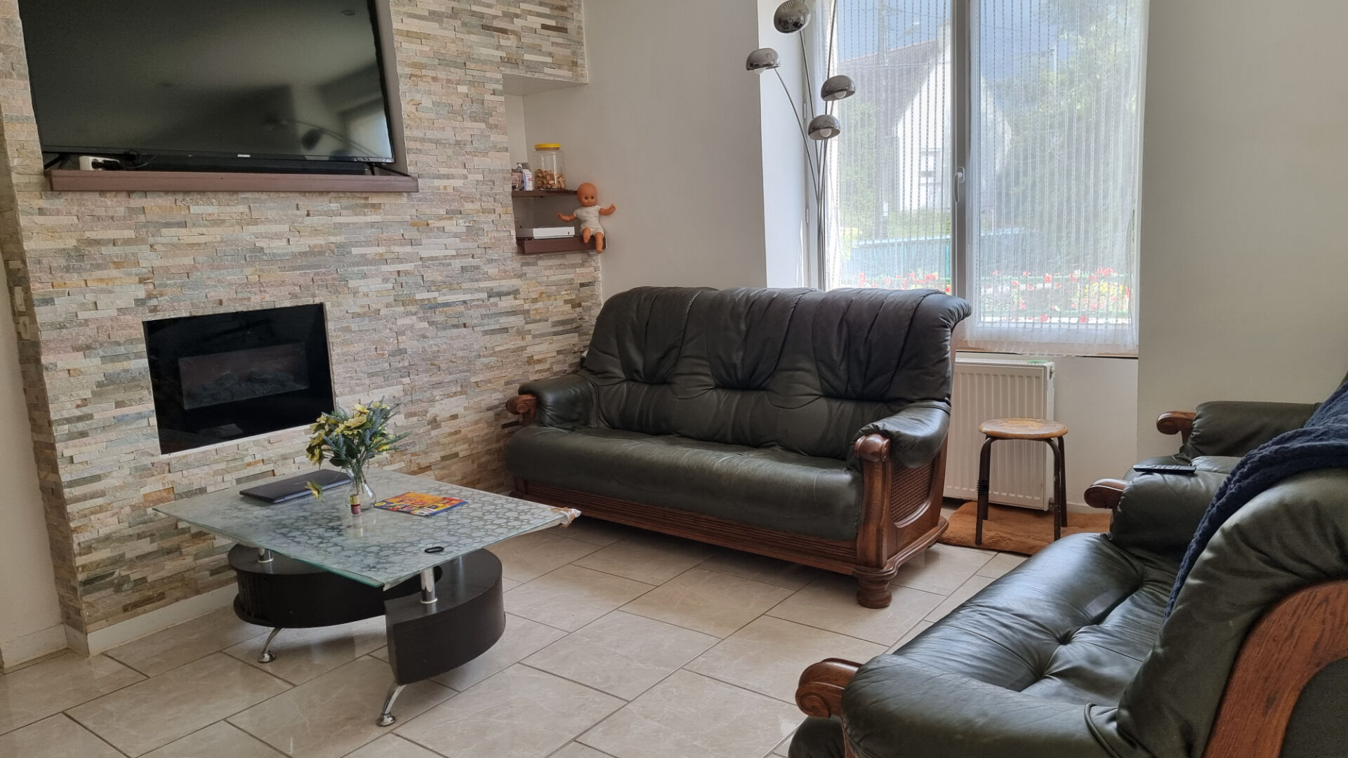 Photo MORBIHAN, Proche Rohan, Spacieuse Maison de Village Exposée Sud avec 4 Chambres image 3/6