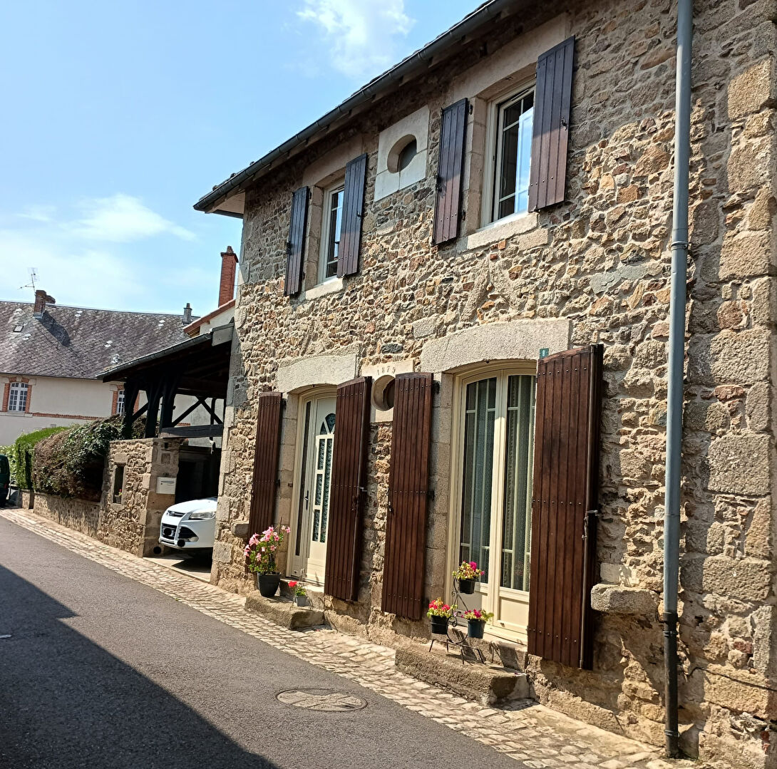 HAUTE VIENNE - Charmante Maison en Pierre au Coeur de Nouic ? Entièrement Meublée et Prête à Emménager