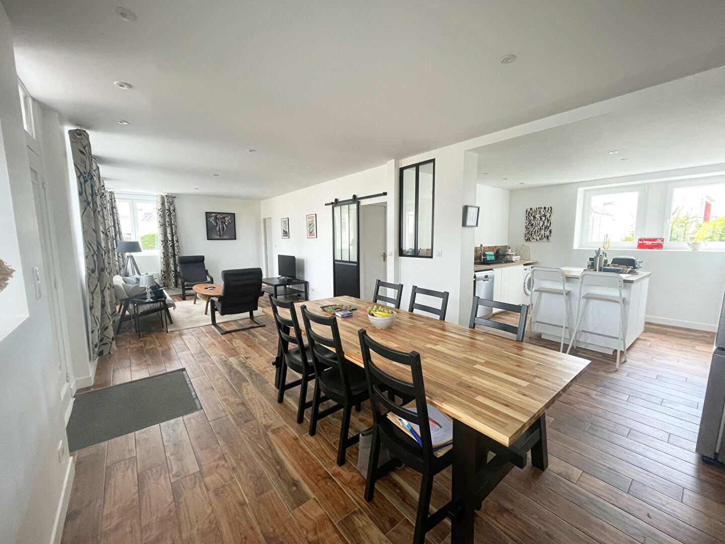 Photo FINISTÈRE : Crozon. Magnifique maison rénovée de 5/6 chambres avec vue sur la mer, jardin et parking. image 3/6