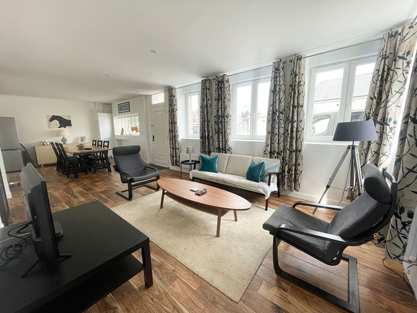 Photo FINISTÈRE : Crozon. Magnifique maison rénovée de 5/6 chambres avec vue sur la mer, jardin et parking. image 4/6