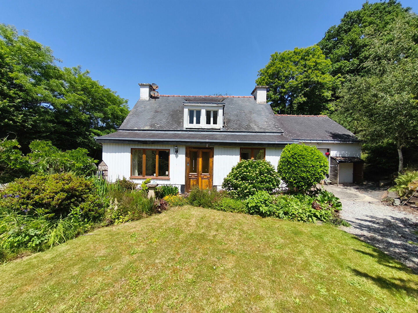 House in Sainte-Brigitte - view 1