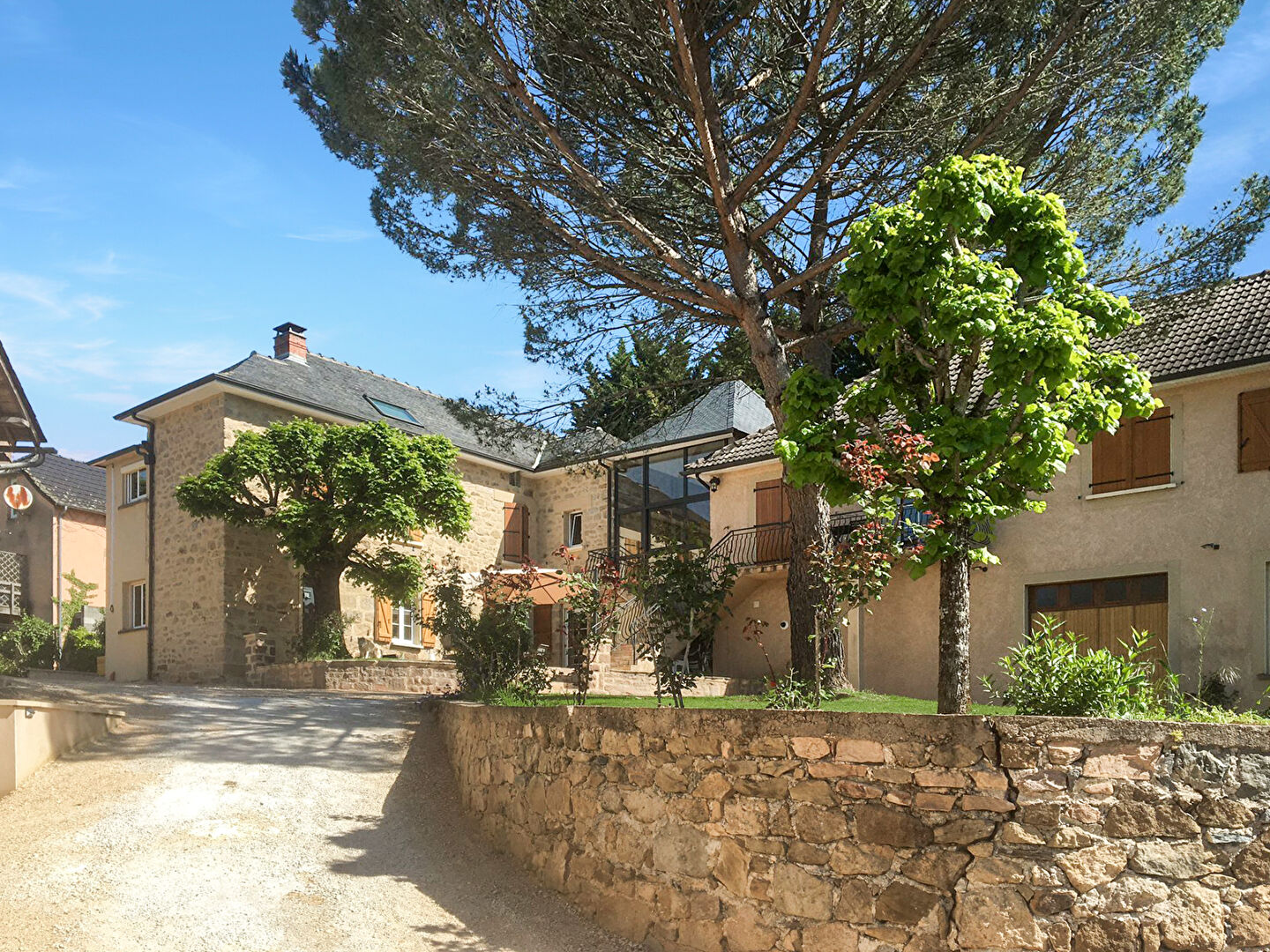 Spacious property in Corrèze, Nouvelle-Aquitaine, featuring garden space and modern architecture.