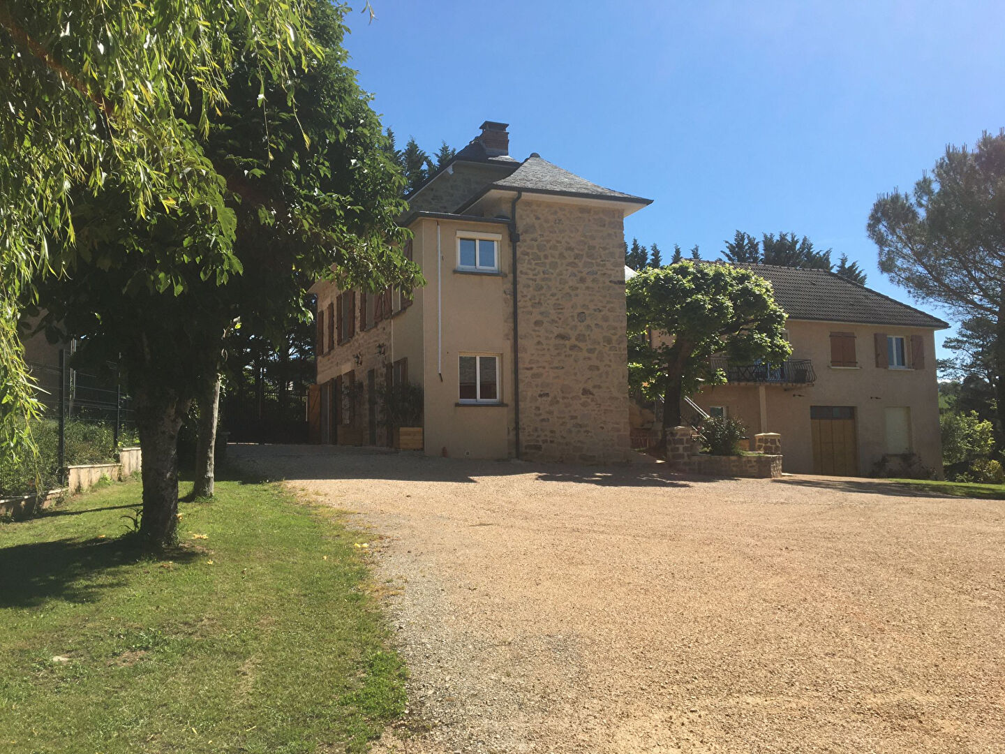 Spacious property in Corrèze, Nouvelle-Aquitaine, featuring a large driveway and well-maintained garden.