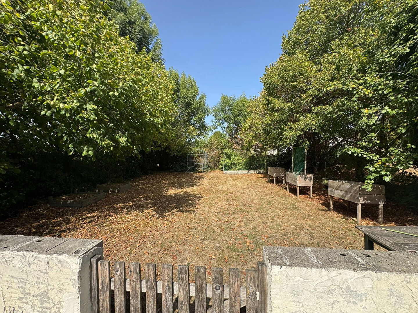 Photo CREUSE - Conversion de grange exceptionnelle, rénovée avec des prestations haut de gamme, avec piscine et deux granges. image 4/6