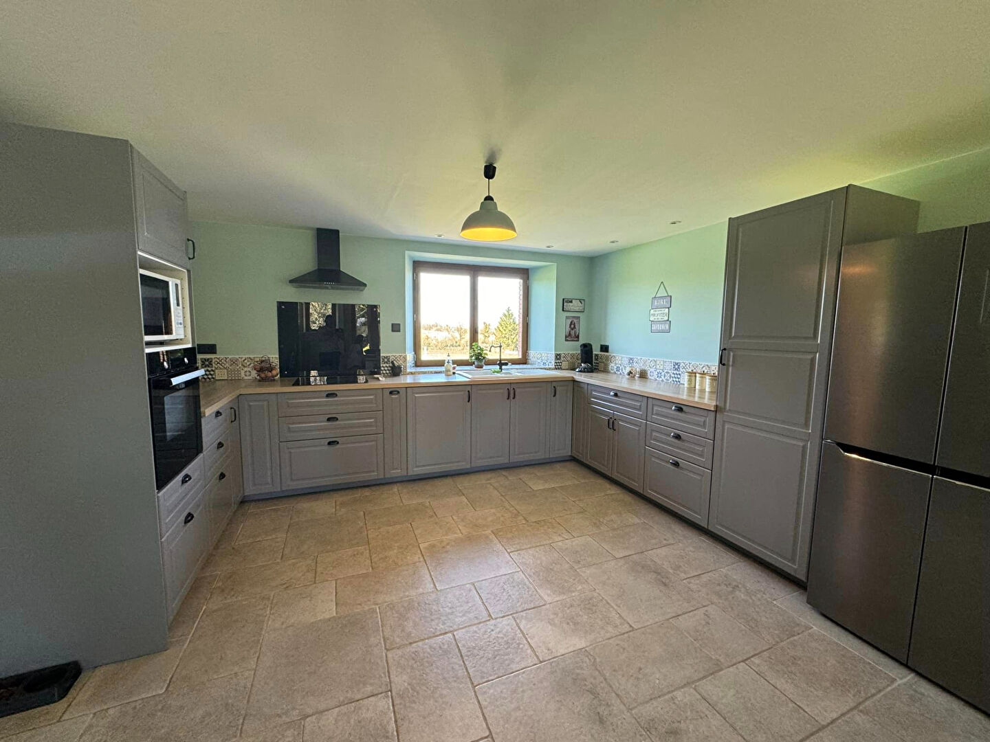 Photo CREUSE - Conversion de grange exceptionnelle, rénovée avec des prestations haut de gamme, avec piscine et deux granges. image 5/6