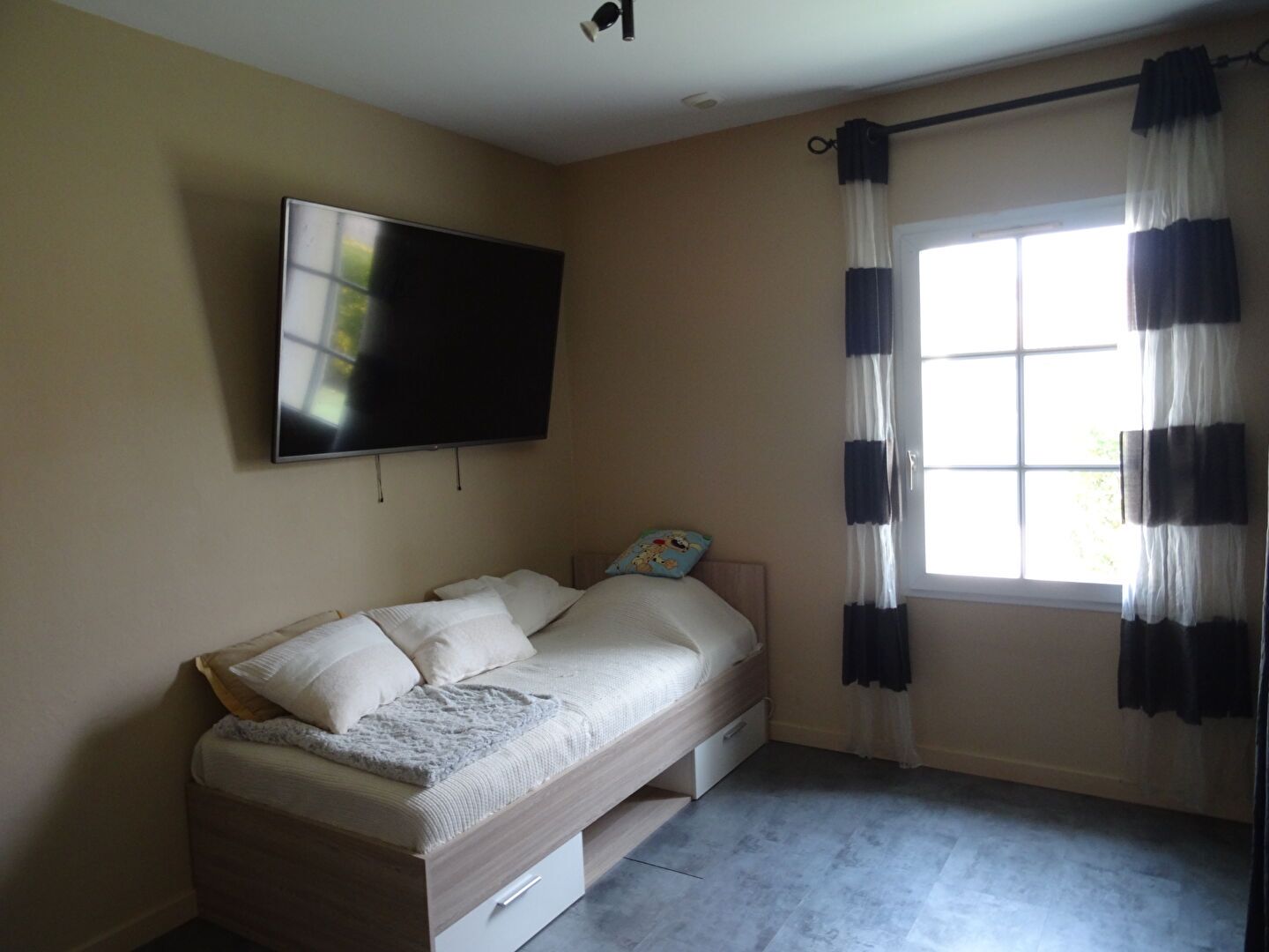 5-bedroom property in Vendée, Pays-de-la-Loire, featuring a modern design and large window for natural light.