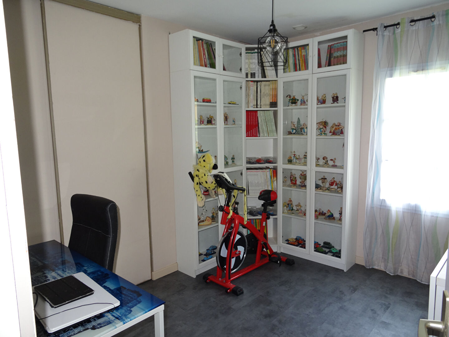 Five-bedroom property in Vendée, Pays-de-la-Loire, featuring a study area and display shelves.