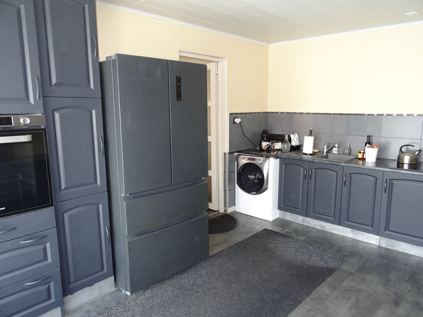 Modern kitchen with grey cabinetry and appliances in a property located in Vendée, Pays-de-la-Loire, postcode 85150.