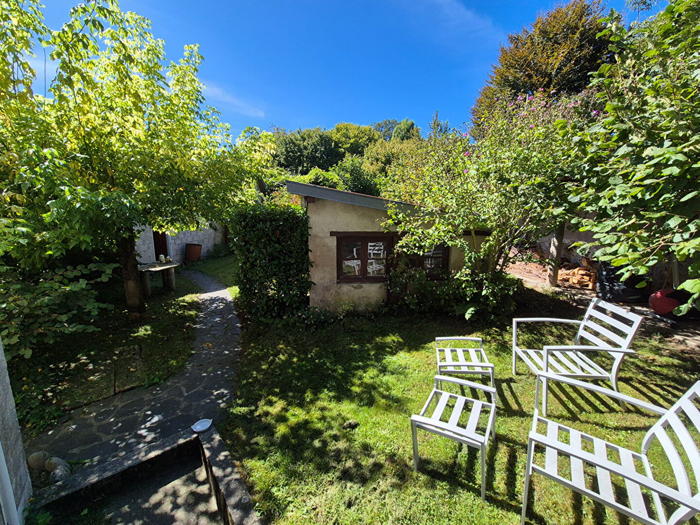 Photo CORREZE. ST CIRGUES LA LOUTRE. Propriété en pierre avec 9 chambres, atelier, immense garage double et terrain de 1 419 m². image 4/6