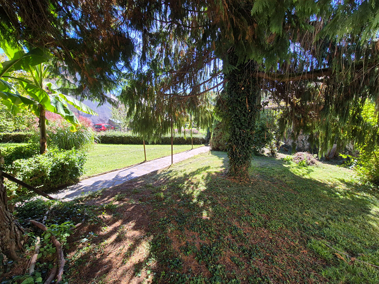 Photo CORREZE. ST CIRGUES LA LOUTRE. Propriété en pierre avec 9 chambres, atelier, immense garage double et terrain de 1 419 m². image 5/6