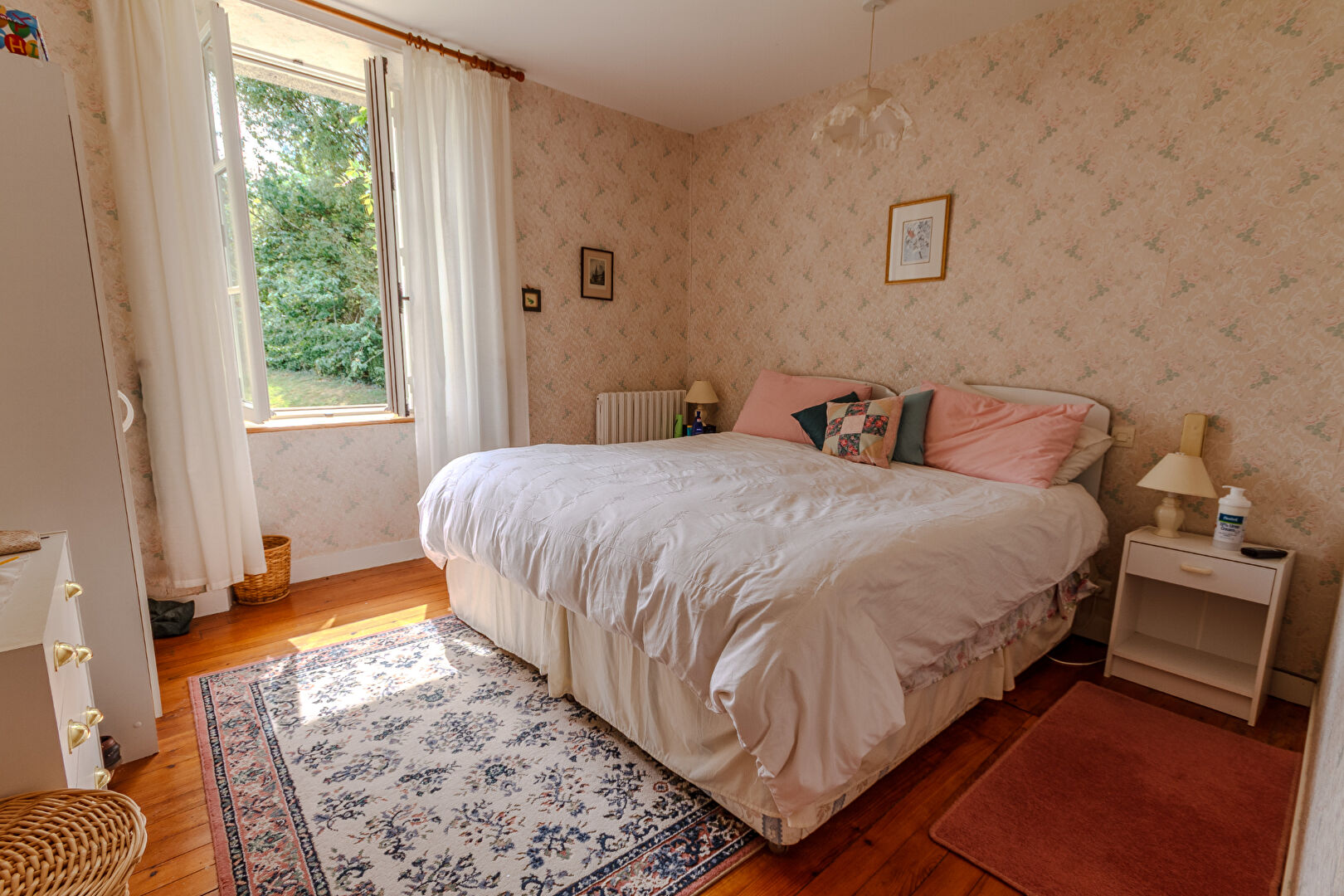 Photo MANCHE : Maison en pierre de 4 chambres située dans un endroit privé avec dépendances et terrain. image 6/6